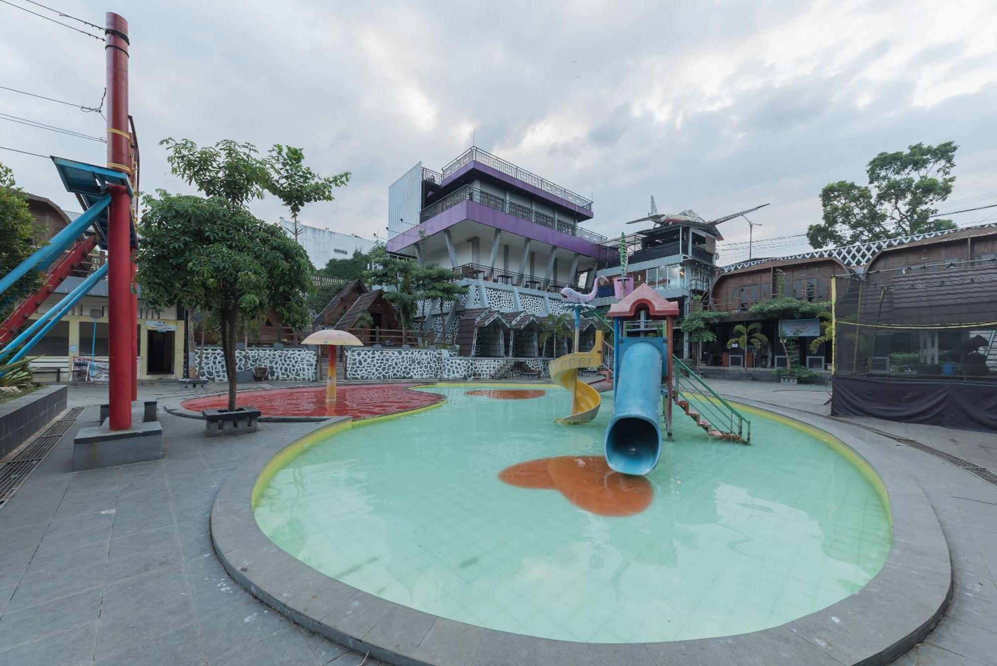 Urbanview Park By Reddoorz Hotel 3*
